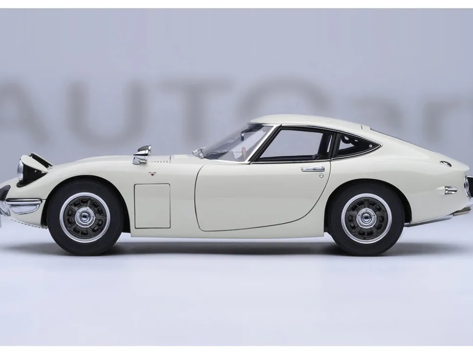 1967 Toyota 2000GT RHD (Right Hand Drive) White 1/18 Model Car by Autoart