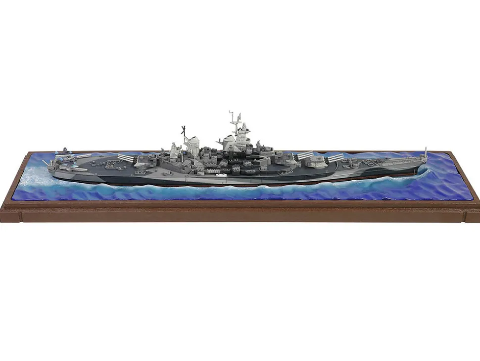 USS Missouri BB 63 Iowa class Battleship Battle of Okinawa 1945 United States Navy Waterline Edition Battleship Series 1/700 Diecast Model Forces of Valor FOV-862031B