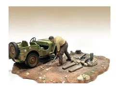 4X4 Mechanic Figure 4 for 1/18 Scale Models American Diorama AD18014